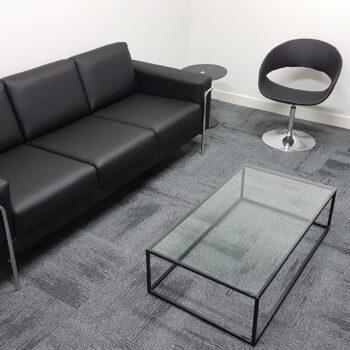 Ambiente De Espera Corporativo BH, Sofá Corporativo BH, Cadeiras Em Logarina BH, Mobiliário Corporativo BH, Design De Recepção BH, Layout De Espera BH, Conforto Corporativo BH, Espaço Aconchegante BH, Sala De Espera BH, Móveis Para Escritório BH,