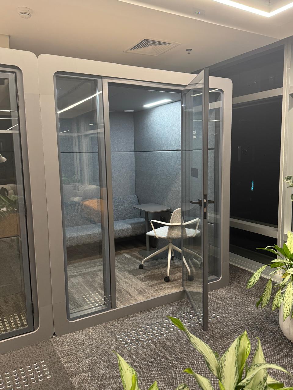 Cabine Acústica Corporativa BH, Isolamento Acústico Corporativo BH, Escritório com Cabine Acústica BH, Cabine para Call BH, Espaço de Foco BH, Mobiliário Corporativo BH, Divisória Acústica BH, Conforto Acústico no Escritório BH, Arquitetura Corporativa BH, Design Corporativo BH, Layout Corporativo BH, Ambientes Corporativos BH, Soluções Acústicas BH, Atendimento Corporativo BH, Ambiente de Trabalho Eficiente BH, Escritório com Privacidade BH, Ergonomia no Escritório BH, Cabine para Videoconferência BH, Espaço Corporativo Inovador BH, Performance no Trabalho BH, Cabine Modular BH, Projeto de Escritório BH, Mobiliário de Alto Padrão BH, Acústica Profissional BH, Cabine com Isolamento Sonoro BH,