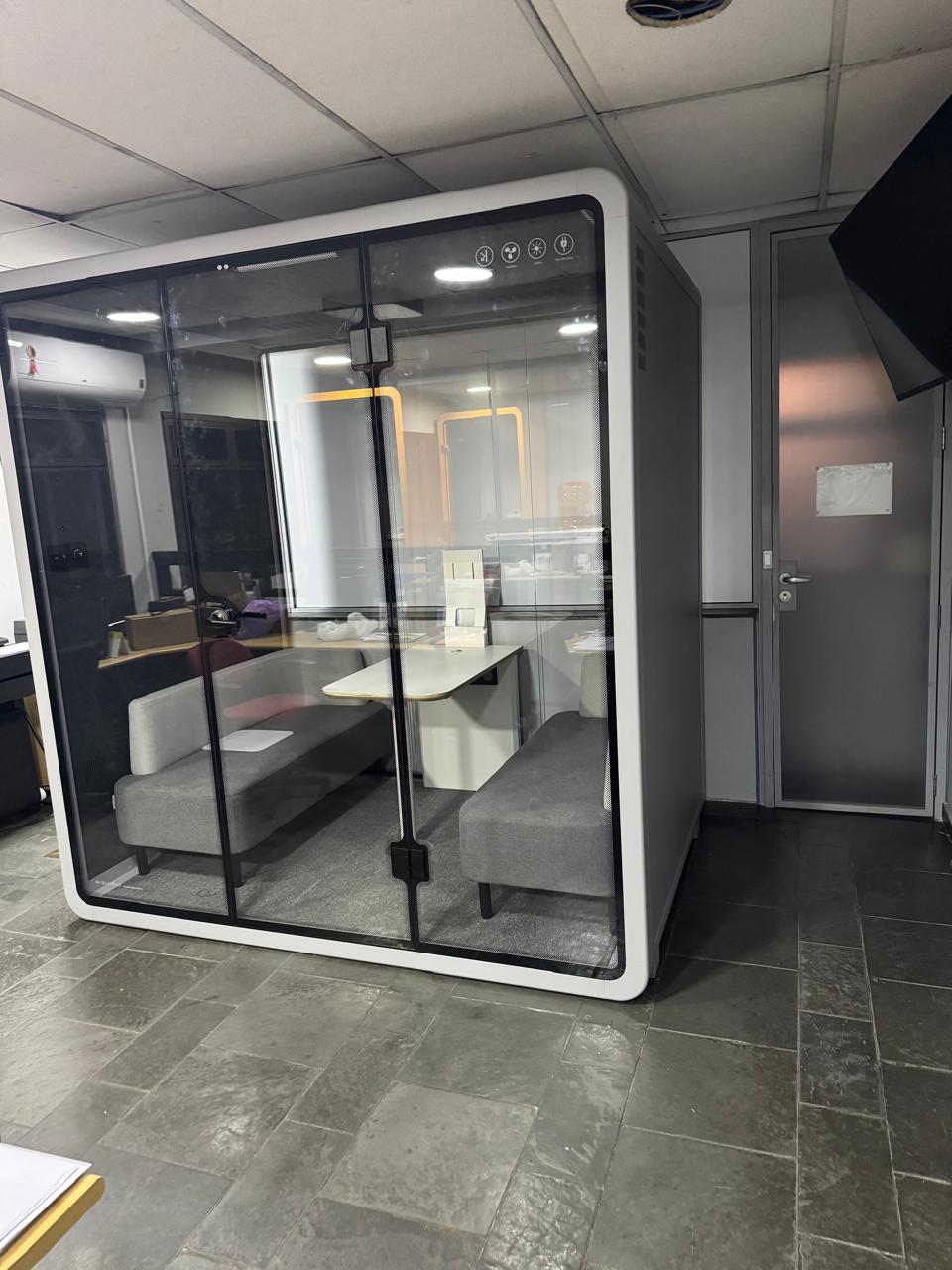 Cabine Acústica BH, Cabine Acústica para Escritório BH, Isolamento Sonoro Corporativo BH, Cabine para Videoconferência BH, Espaço de Concentração Corporativo BH, Cabine de Reunião BH, Cabine para Call BH, Tratamento Acústico Corporativo BH, Cabine de Trabalho Silenciosa BH, Cabine Acústica Individual BH, Cabine Modular BH, Design Acústico Corporativo BH, Mobiliário Corporativo com Acústica BH, Escritório com Isolamento Sonoro BH, Bem-estar Corporativo BH, Ambiente de Trabalho Moderno BH, Produtividade Corporativa BH, Conforto Acústico BH, Arquitetura Corporativa BH, Sala Acústica BH, Espaço Privado Corporativo BH, Layout de Escritório Eficiente BH, Cabine com Iluminação LED BH, Soluções Corporativas Acústicas BH, Interiores Corporativos BH, Interiores Corporativos MG, Interiores Corporativos,