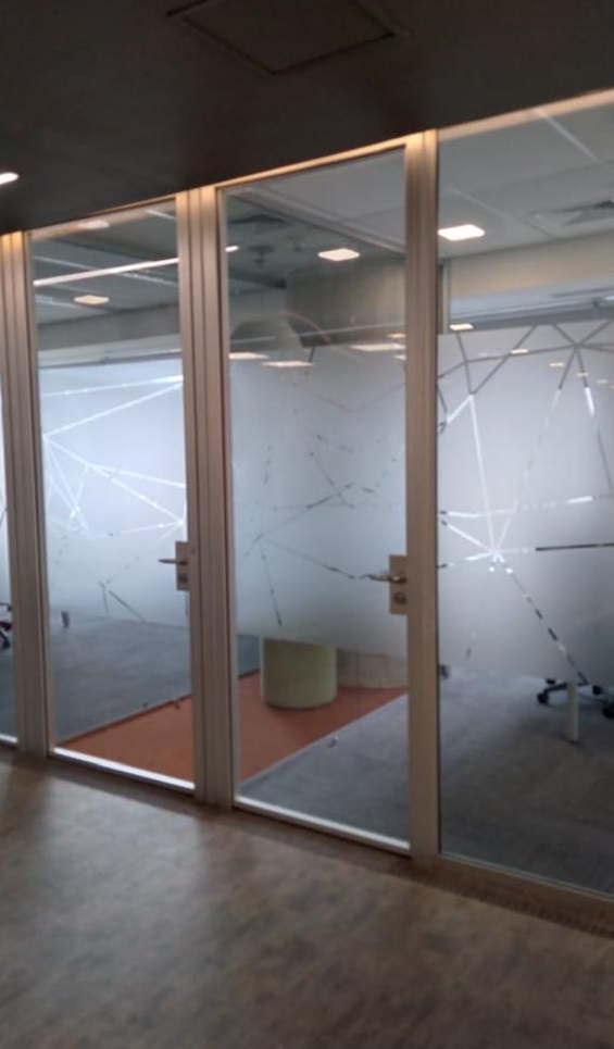 Divisória de Vidro BH, Divisória Corporativa BH, Divisória com Estrutura de Alumínio BH, Divisória Piso-Teto BH, Divisória com Persianas BH, Divisória com Isolamento Acústico BH, Arquitetura Corporativa BH, Design de Interiores Corporativo BH, Mobiliário Corporativo BH, Espaço Corporativo Moderno BH, Ambientes Corporativos Sofisticados BH, Divisória para Sala de Reunião BH, Divisória de Alto Padrão BH, Vidro com Estrutura de Alumínio BH, Layout Corporativo BH, Iluminação Natural em Escritório BH, Estética Corporativa BH, Revestimento Acústico BH, Espaço Corporativo Premium BH, Projetos Corporativos Personalizados BH, Interiores Corporativos, Interiores Corporativos BH, Interiores Corporativos MG,