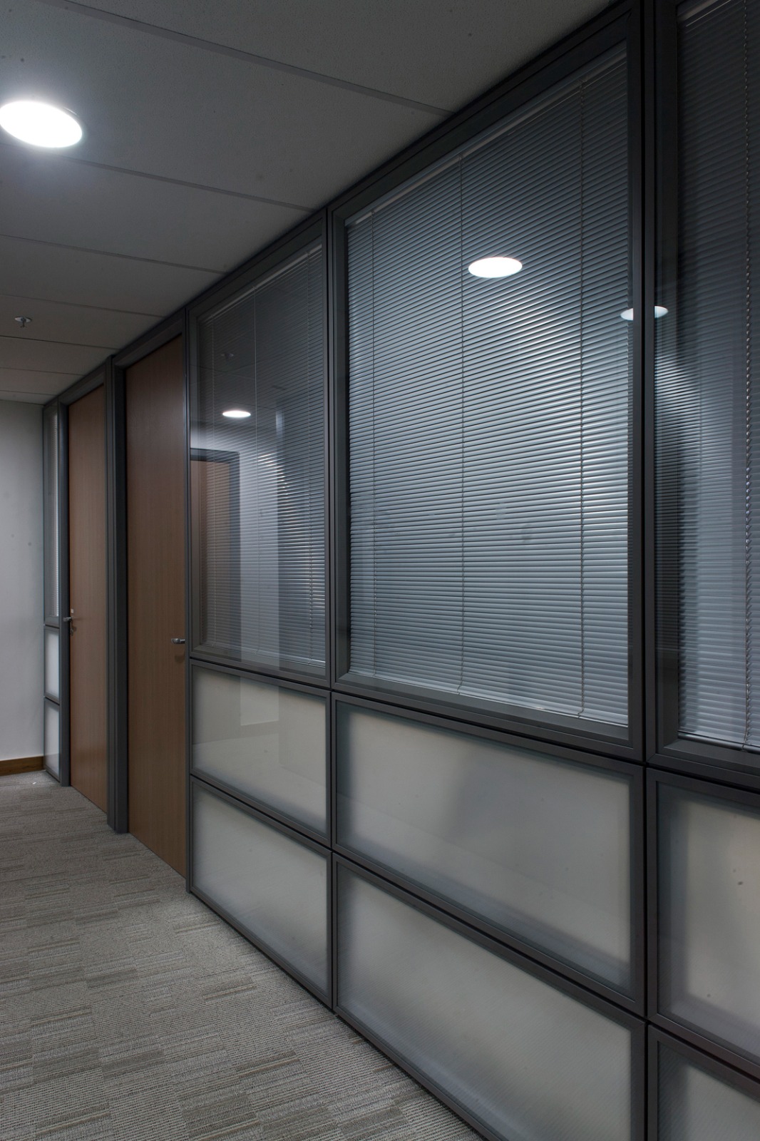 Divisórias Corporativas BH, Divisórias em Vidro BH, Divisórias Vidro Duplo BH, Mobiliário Corporativo BH, Layout Corporativo BH, Arquitetura Corporativa BH, Design Corporativo BH, Piso Elevado BH, Caixa de Tomadas BH,