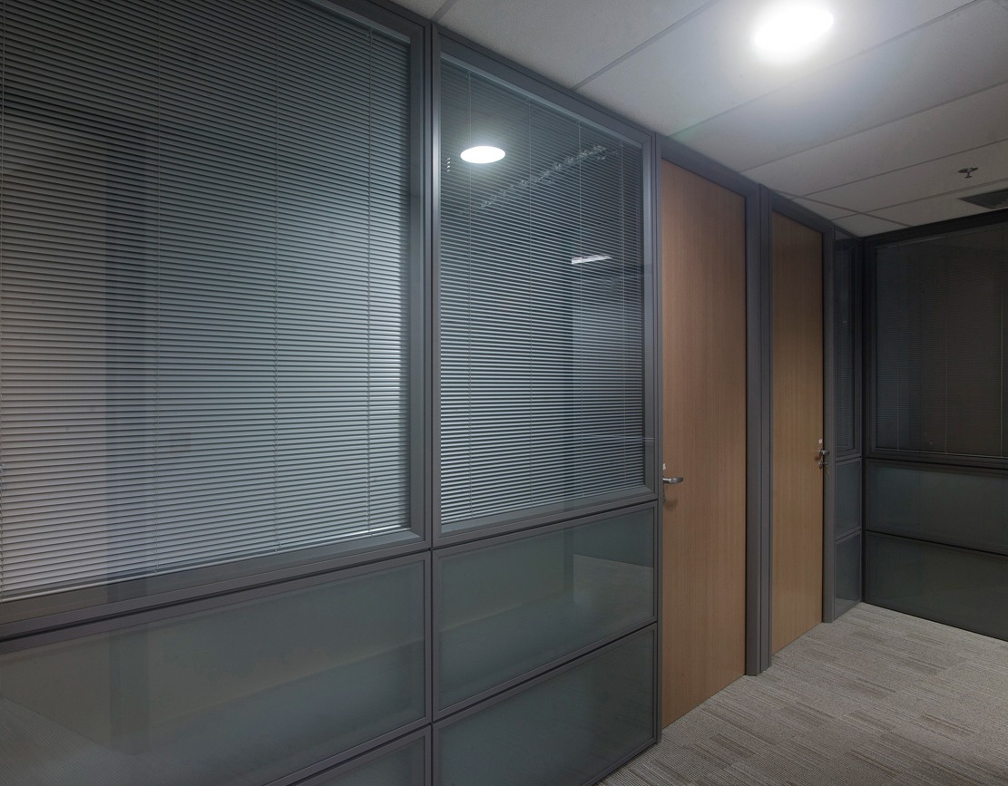 Divisórias Corporativas BH, Divisórias Em Vidro Duplo BH, Divisórias Com Persianas BH, Design Corporativo BH, Escritório Moderno BH, Arquitetura Corporativa BH, Ambientes Produtivos BH, Interiores Corporativos BH, Interiores Corporativos,