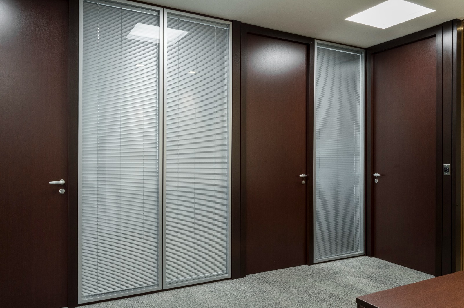 case de sucesso, Unimed Federação Minas, readequação corporativa, divisórias acústicas, cabeamento estruturado, ETHERNE, SPERONE, Interiores Soluções Corporativas, renovação de divisórias, ambiente corporativo, mobiliário corporativo, serviços integrados, montagem divisória, assistência técnica, Minas Gerais, projeto corporativo, isolamento acústico, vidro duplo com persianas, infraestrutura corporativa, transformação de ambiente,