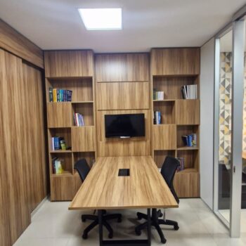 mobiliário corporativo de alto padrão, móveis executivos, ergonomia no escritório, design corporativo, cadeiras ergonômicas, divisórias corporativas, piso elevado, caixas de tomadas, neuroarquitetura, layout corporativo, móveis para escritório, arquitetura corporativa BH, design de interiores corporativo, produtividade no trabalho, móveis planejados corporativos, soluções integradas corporativas, Interiores Soluções Corporativas, Interiores Corporativos, Interiores Corporativos BH, Interiores Corporativos MG, Interiores Corporativos Divinópolis, Interiores Corporativos Varginha, Interiores Corporativos Uberlândia, Interiores Corporativos Itaúna, Interiores Corporativos Oliveira, Interiores Corporativos Formiga, Interiores Corporativos Manhuaçu, Interiores Corporativos Uberaba, Interiores Corporativos Contagem, Interiores Corporativos Nova Lima, Interiores Corporativos Betim, Interiores Corporativos Montes Claros, Interiores Corporativos Claudio, Interiores Corporativos Sete Lagoas,
