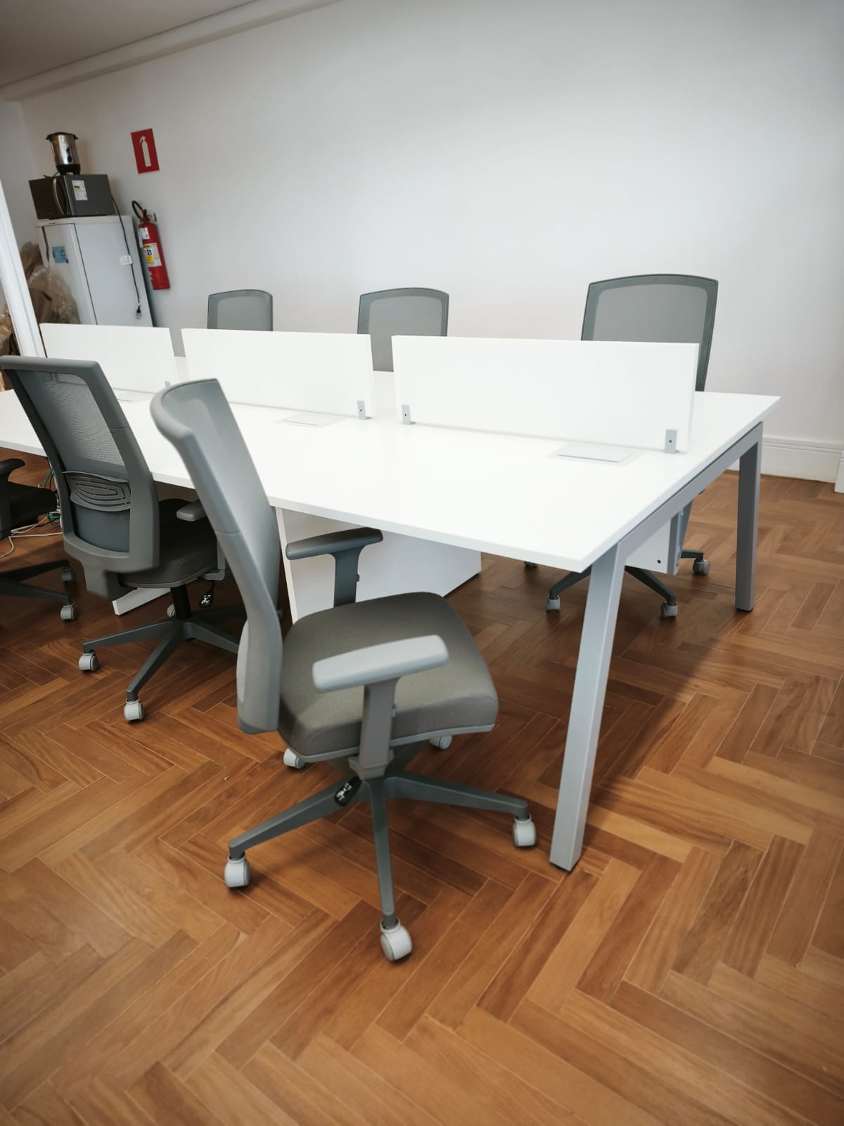 Caixas de tomadas, torres de tomadas, piso elevado, Mobiliário com tecnologia, divisória de vidro com persiana, divisória piso-teto de vidro, divisória de vidro duplo com persiana interna, divisória acústica corporativa, divisória de vidro polarizado, divisória de vidro para escritório, divisória corporativa, divisória de vidro com persiana embutida, privacidade no escritório, luz natural no trabalho, design de interiores corporativo, arquitetura corporativa, mobiliário corporativo, readequação de ambientes corporativos, divisória de vidro para sala de reunião, cabine acústica, divisória de vidro e MDF, mobiliário corporativo, soluções acústicas corporativas, Interiores Soluções Corporativas, infraestrutura de escritório, remanejamento de ambientes corporativos, mobiliário corporativo Belo Horizonte, mobiliário corporativo Juiz de Fora, mobiliário corporativo Divinópolis, mobiliário corporativo Contagem, mobiliário corporativo Betim, mobiliário corporativo Governador Valadares, mobiliário corporativo Pouso Alegre, mobiliário corporativo Varginha, mobiliário corporativo Pará de Minas, mobiliário corporativo Sete Lagoas, mobiliário corporativo Lagoa Santa, mobiliário corporativo Nova Lima, mobiliário corporativo Ouro Branco, mobiliário corporativo Brumadinho, Interiores Soluções Corporativas, Interiores Corporativos, Interiores Corporativos BH, Interiores Corporativos MG, Divisória Corporativa Divinópolis, Divisória Corporativa Varginha, Divisória Corporativa Uberlândia, Divisória Corporativa Itaúna, Divisória Corporativa Oliveira, Divisória Corporativa Formiga, Divisória Corporativa Manhuaçu, Divisória Corporativa Uberaba, Divisória Corporativa Contagem, Divisória Corporativa Nova Lima, Divisória Corporativa Betim, Divisória Corporativa Montes Claros, Divisória Corporativa Claudio, Divisória Corporativa Sete Lagoas, Divisória Corporativa Araxa, Divisória Corporativa Governador Valadares, Divisória Corporativa Pouso Alegre, Divisória Corporativa Juiz de Fora,