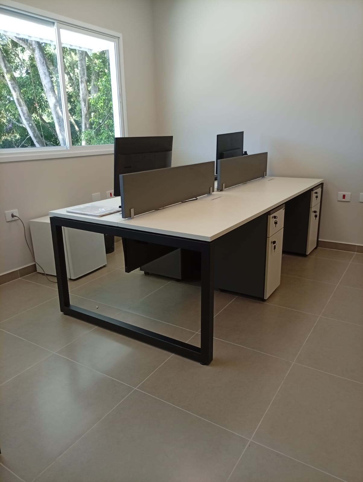Descubra o que define o mobiliário corporativo de qualidade e como a Interiores Corporativos ajuda empresas, arquitetos e designers a criar ambientes completos.