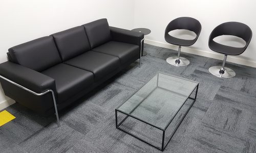 Ambiente De Espera Corporativo BH, Sofá Corporativo BH, Cadeiras Em Logarina BH, Mobiliário Corporativo BH, Design De Recepção BH, Layout De Espera BH, Conforto Corporativo BH, Espaço Aconchegante BH, Sala De Espera BH, Móveis Para Escritório BH,
