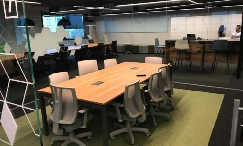 Mesa Corporativa Com Caixa De Tomadas BH, Caixa De Tomadas Corporativa BH, Mobiliário Corporativo BH, Escritório Moderno BH, Design Corporativo BH, Ambientes Produtivos BH, Arquitetura Corporativa BH, Interiores Corporativos BH,