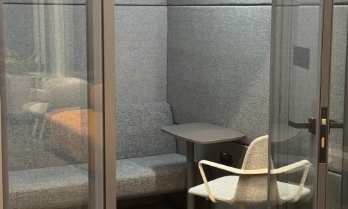 Cabine Acústica Corporativa BH, Isolamento Acústico BH, Cabine para Reunião BH, Cabine de Concentração BH, Espaço de Descompressão Corporativo BH, Mobiliário Corporativo BH, Divisórias Especiais BH, Cadeiras Corporativas BH, Piso Elevado BH, Caixa de Tomada BH, Layout Corporativo BH, Projeto Corporativo BH, Escritório Moderno BH, Ambiente Corporativo Tecnológico BH, Privacidade no Escritório BH, Ambiente Híbrido BH, Interiores Corporativos BH, Atendimento em Minas Gerais BH, Flexibilidade de Layout BH, Sofisticação Corporativa BH, Conectividade Corporativa BH, Interiores Corporativos, Interiores Corporativos BH, Interiores Corporativos MG,