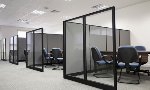 Divisória Painel Baixo em Vidro BH, Divisória de Vidro Corporativa BH, Divisórias para Escritório BH, Mobiliário Corporativo BH, Estações de Trabalho Corporativas BH, Divisória Modular BH, Layout Corporativo Moderno BH, Divisória com Alumínio BH, Divisória com Passagem de Cabos BH, Ambientes Colaborativos BH, Mobiliário Funcional BH, Projeto de Escritório BH, Espaço Corporativo BH, Escritório Moderno BH, Divisória de Vidro Estética BH, Soluções Corporativas BH, Divisória para Open Space BH, Mobiliário Corporativo de Alto Padrão BH, Divisórias Especiais BH, Divisória com Design Contemporâneo BH, Divisórias em Vidro Fume BH, Divisória com Perfil Slim BH,