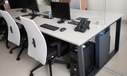 Mesa Plataforma com Tomada BH, Estação de Trabalho com Tomada BH, Mesa com Caixa de Tomada BH, Mobiliário Corporativo BH, Conectividade Corporativa BH, Layout Corporativo BH, Piso Elevado com Tomadas BH, Divisórias Corporativas BH, Cadeira Corporativa BH, Ergonomia no Escritório BH, Design de Escritório Moderno BH, Conectividade no Escritório BH, Organização de Cabos BH, Infraestrutura Corporativa BH, Estação Operacional BH, Escritório Tecnológico BH, Projeto Corporativo BH, Soluções em Mobiliário BH, Ambiente Corporativo Moderno BH, Estações de Trabalho BH, Interiores Corporativos, Interiores Corporativos BH, Interiores Corporativos MG,