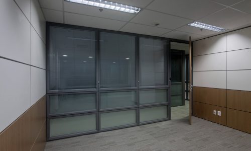 divisórias corporativas, divisória de vidro, divisória acústica, readequação de layout, serviços de montagem, cabeamento estruturado, infraestrutura corporativa, design corporativo, arquitetos, designers de interiores, B2B, escritório moderno, flexibilidade de espaço, divisória piso a teto, divisória de vidro duplo, divisória de vidro polarizado, cabine acústica corporativa, Interiores Corporativos, Interiores Corporativos BH, Interiores Corporativos MG,