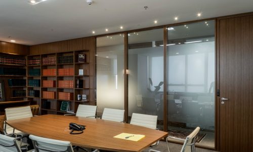 mobiliário corporativo de luxo, móveis de alto padrão para empresas, design corporativo sofisticado, mobiliário executivo premium, móveis corporativos em Minas Gerais, mobiliário de escritório personalizado, móveis sob medida para escritórios, ergonomia de luxo, móveis elegantes para ambientes corporativos, arquitetura corporativa em Minas, soluções de interiores de alto padrão, mobiliário funcional de luxo, mobiliário corporativo com design assinado,