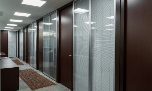 Divisória Corporativa BH, Divisória de Alto Padrão BH, Divisória com Vidro Duplo BH, Divisória com Persiana Embutida BH, Mobiliário Corporativo BH, Sala Corporativa BH, Divisória com Isolamento Acústico BH, Layout Corporativo BH, Divisória de Escritório BH, Ambiente Corporativo Sofisticado BH, Design Corporativo BH, Arquitetura Corporativa BH, Projeto Corporativo BH, Divisória de Vidro BH, Divisória Modular BH,