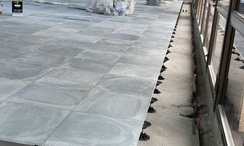 piso elevado, piso elevado de granito, piso elevado de ardósia, granito ou ardósia, piso elevado corporativo, piso elevado para escritório, piso técnico, placas de piso elevado, piso elevado data center, revestimento para piso elevado, divisórias corporativas, mobiliário corporativo, arquitetura corporativa, design de interiores corporativo, soluções corporativas, Interiores Corporativos, Interiores Soluções Corporativas,