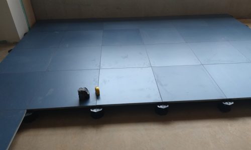 piso elevado no ambiente corporativo, piso técnico, cabeamento estruturado, flexibilidade de layout, remanejamento de escritórios, climatização corporativa,