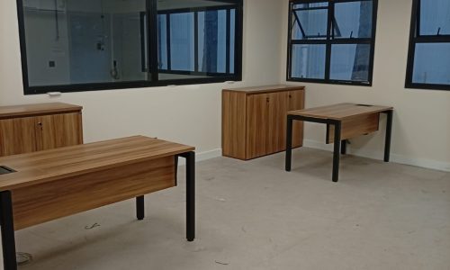 Saiba como escolher a mesa corporativa ideal para sua empresa. Compare modelos, ergonomia, materiais e soluções com a Interiores Corporativos.
