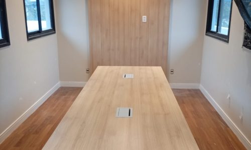 caixa de tomadas para mesa de trabalho, tomada retrátil para mesa, caixa de tomada para piso elevado, conectividade em estações de trabalho,